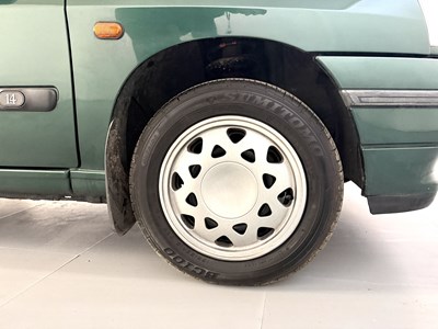 Lot 43 - 1995 Renault Clio