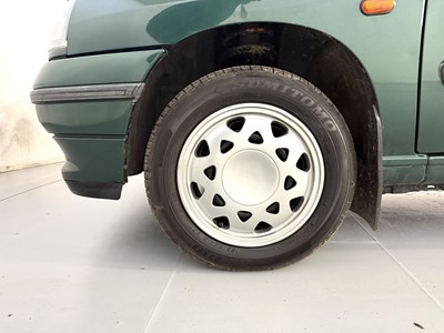 Lot 43 - 1995 Renault Clio