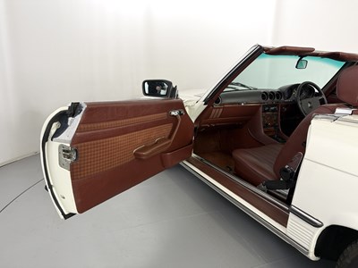 Lot 42 - 1984 Mercedes-Benz 280SL