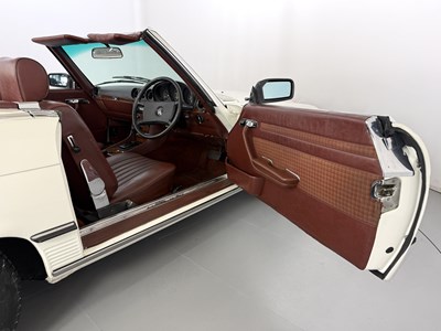 Lot 42 - 1984 Mercedes-Benz 280SL
