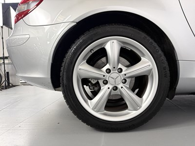 Lot 93 - 2004 Mercedes-Benz SLK350
