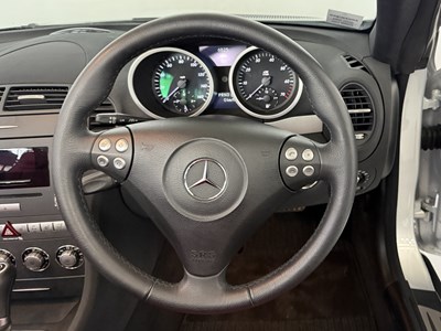 Lot 93 - 2004 Mercedes-Benz SLK350