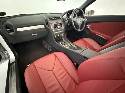 Lot 93 - 2004 Mercedes-Benz SLK350
