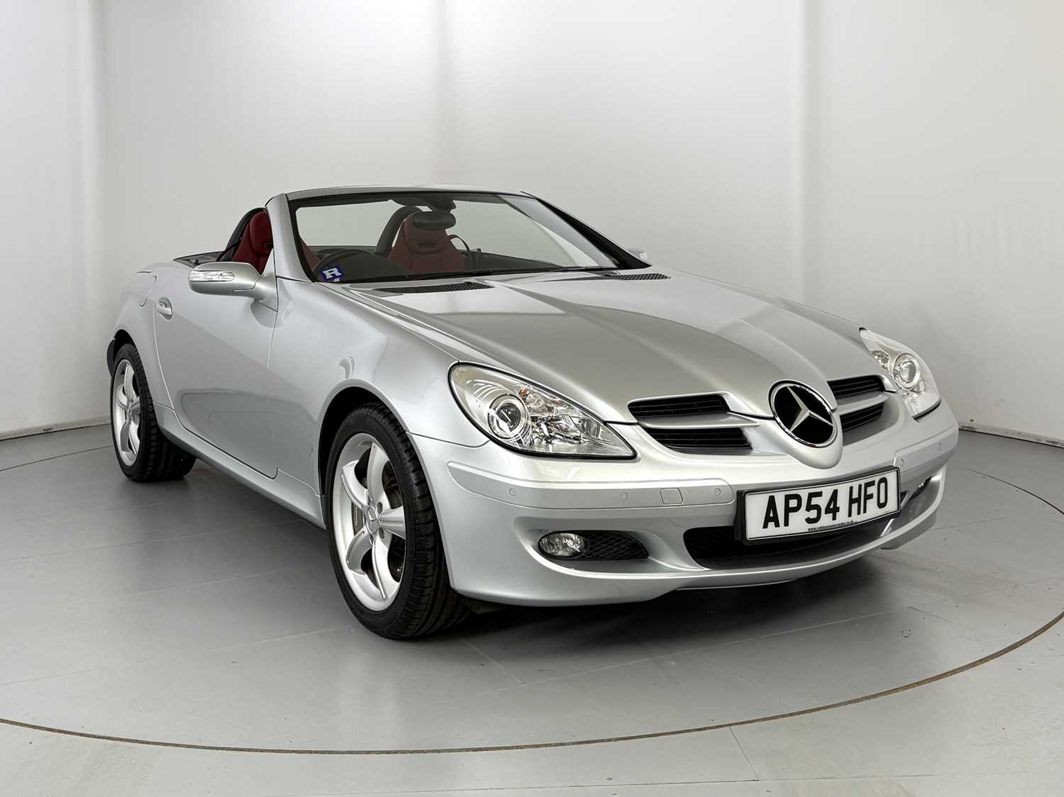 Lot 93 - 2004 Mercedes-Benz SLK350