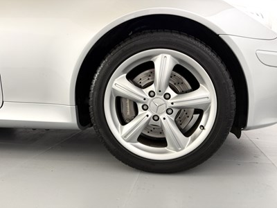 Lot 93 - 2004 Mercedes-Benz SLK350