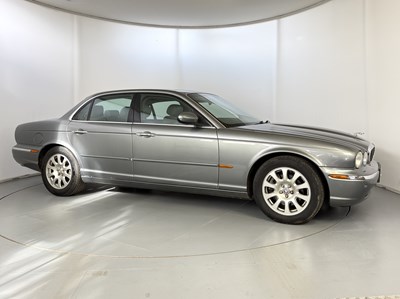 Lot 49 - 2003 Jaguar XJ