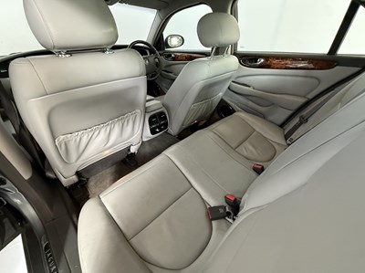 Lot 49 - 2003 Jaguar XJ