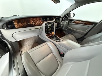 Lot 49 - 2003 Jaguar XJ