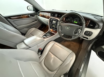 Lot 49 - 2003 Jaguar XJ