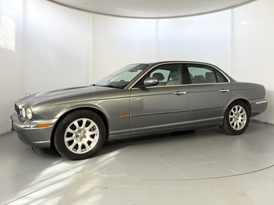 Lot 49 - 2003 Jaguar XJ