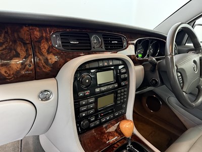 Lot 49 - 2003 Jaguar XJ