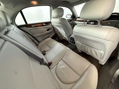 Lot 49 - 2003 Jaguar XJ