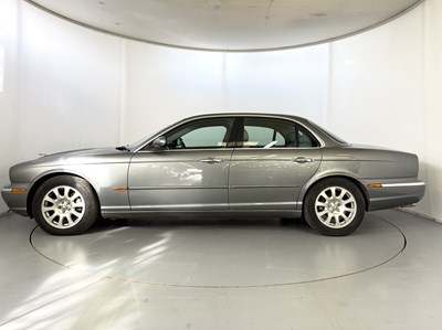Lot 49 - 2003 Jaguar XJ