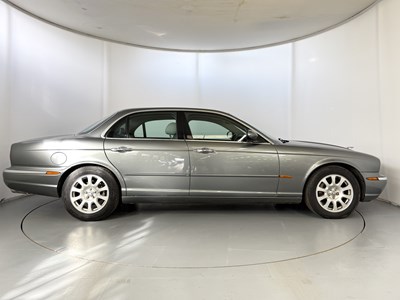 Lot 49 - 2003 Jaguar XJ