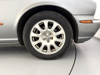 Lot 49 - 2003 Jaguar XJ