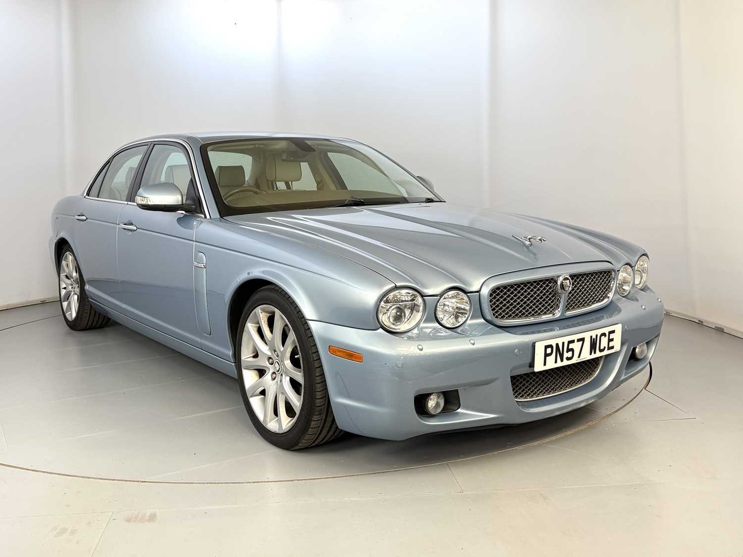 Lot 21 - 2007 Jaguar XJ Sovereign