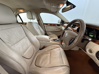 Lot 21 - 2007 Jaguar XJ Sovereign