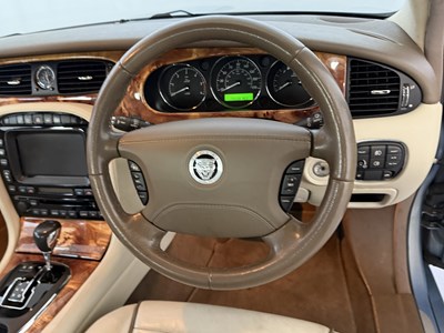 Lot 21 - 2007 Jaguar XJ Sovereign
