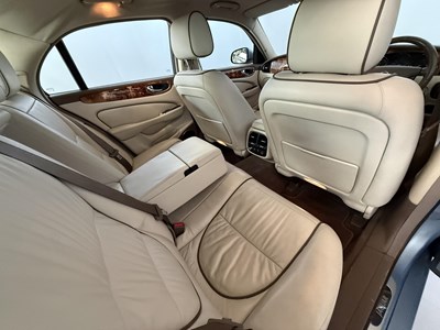 Lot 21 - 2007 Jaguar XJ Sovereign