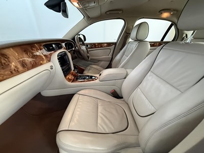 Lot 21 - 2007 Jaguar XJ Sovereign