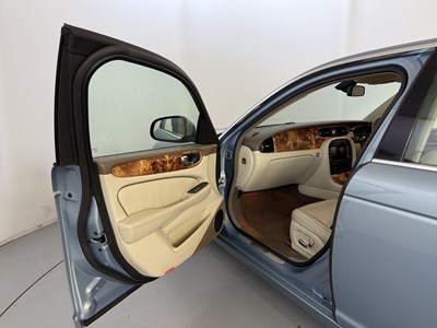 Lot 21 - 2007 Jaguar XJ Sovereign