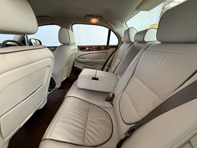 Lot 21 - 2007 Jaguar XJ Sovereign