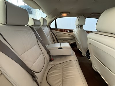 Lot 21 - 2007 Jaguar XJ Sovereign