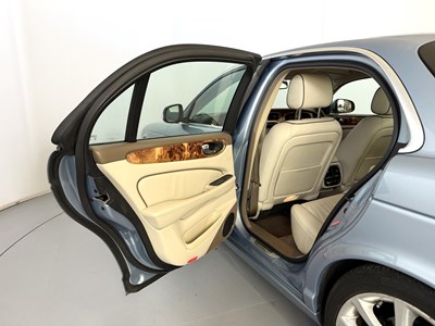 Lot 21 - 2007 Jaguar XJ Sovereign