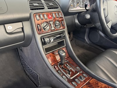 Lot 30 - 1999 Mercedes-Benz CLK320