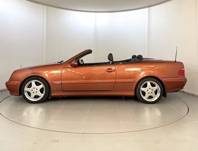 Lot 30 - 1999 Mercedes-Benz CLK320