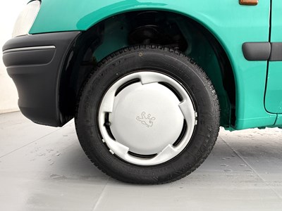 Lot 129 - 1998 Peugeot 106 XN
