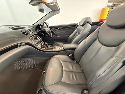 Lot 113 - 2004 Mercedes-Benz SL350