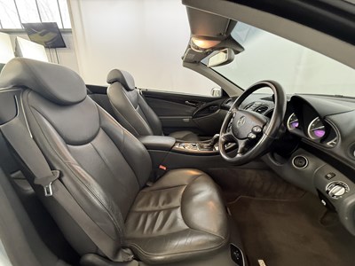 Lot 113 - 2004 Mercedes-Benz SL350