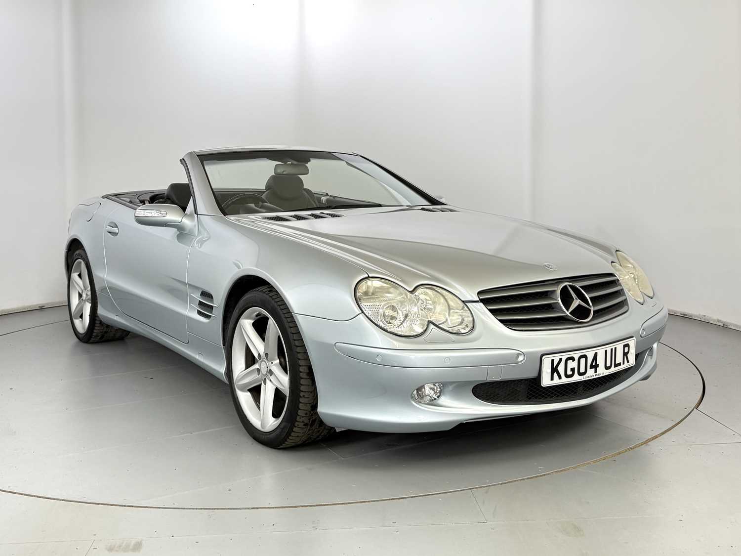 Lot 113 - 2004 Mercedes-Benz SL350
