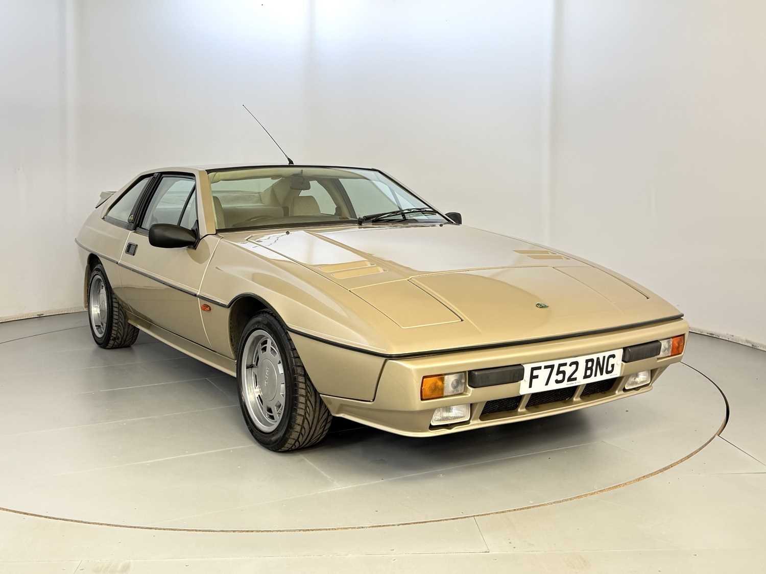 Lot 12 - 1989 Lotus Excel SE