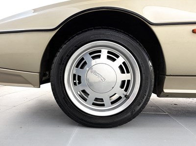 Lot 12 - 1989 Lotus Excel SE