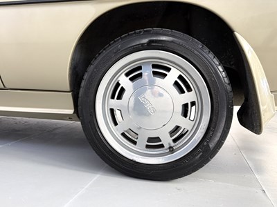 Lot 12 - 1989 Lotus Excel SE
