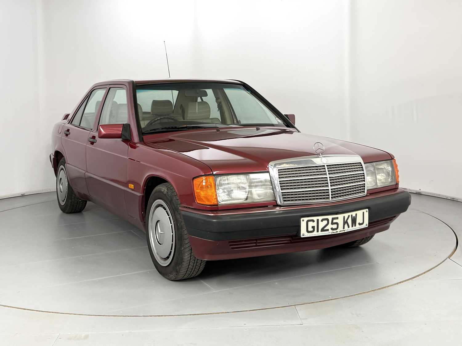 Lot 88 - 1989 Mercedes-Benz 190D