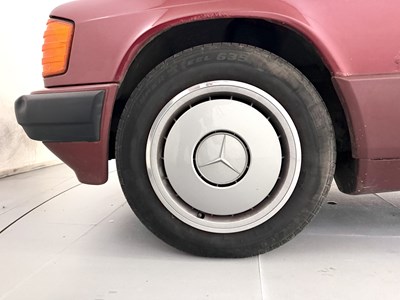 Lot 88 - 1989 Mercedes-Benz 190D
