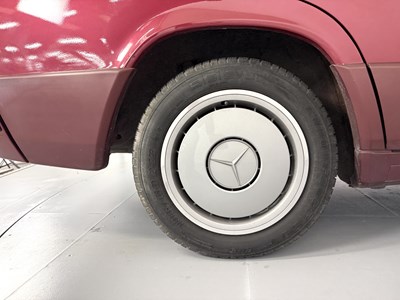 Lot 88 - 1989 Mercedes-Benz 190D