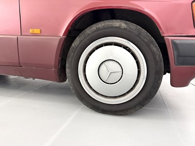 Lot 88 - 1989 Mercedes-Benz 190D
