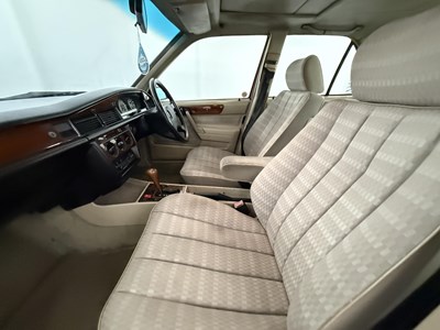 Lot 88 - 1989 Mercedes-Benz 190D