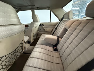 Lot 88 - 1989 Mercedes-Benz 190D