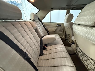 Lot 88 - 1989 Mercedes-Benz 190D