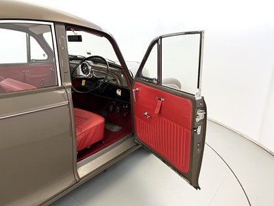 Lot 112 - 1968 Morris 1000 Saloon