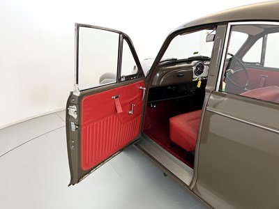 Lot 112 - 1968 Morris 1000 Saloon