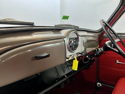 Lot 112 - 1968 Morris 1000 Saloon