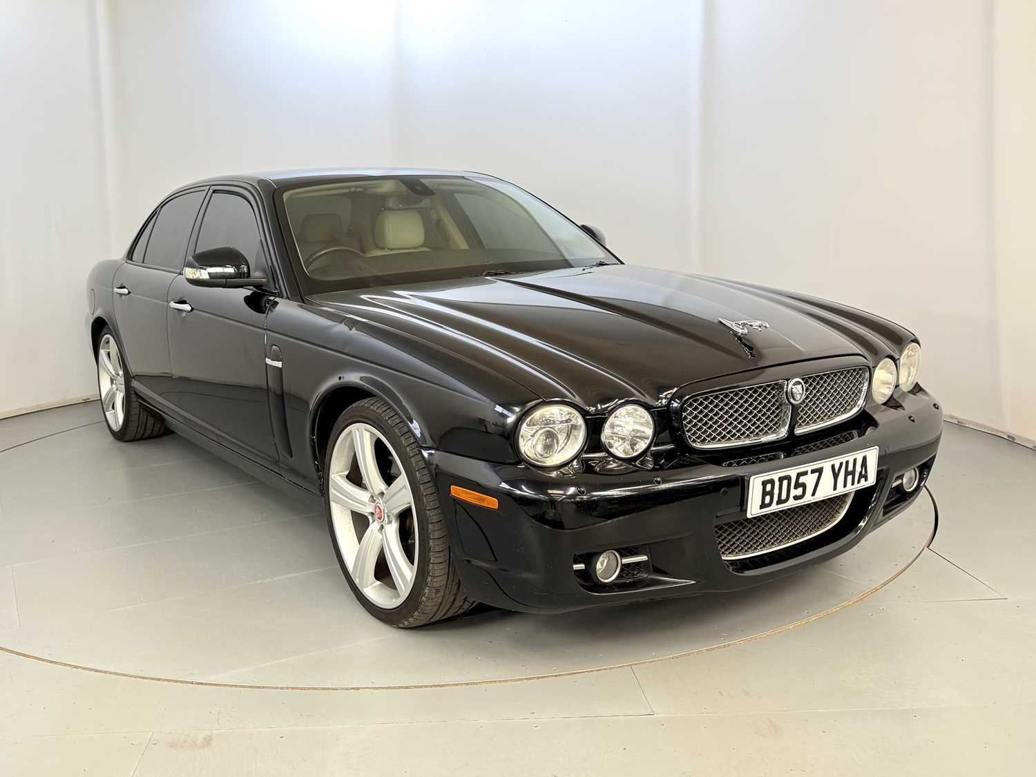 Lot 183 - 2008 Jaguar XJ Sport