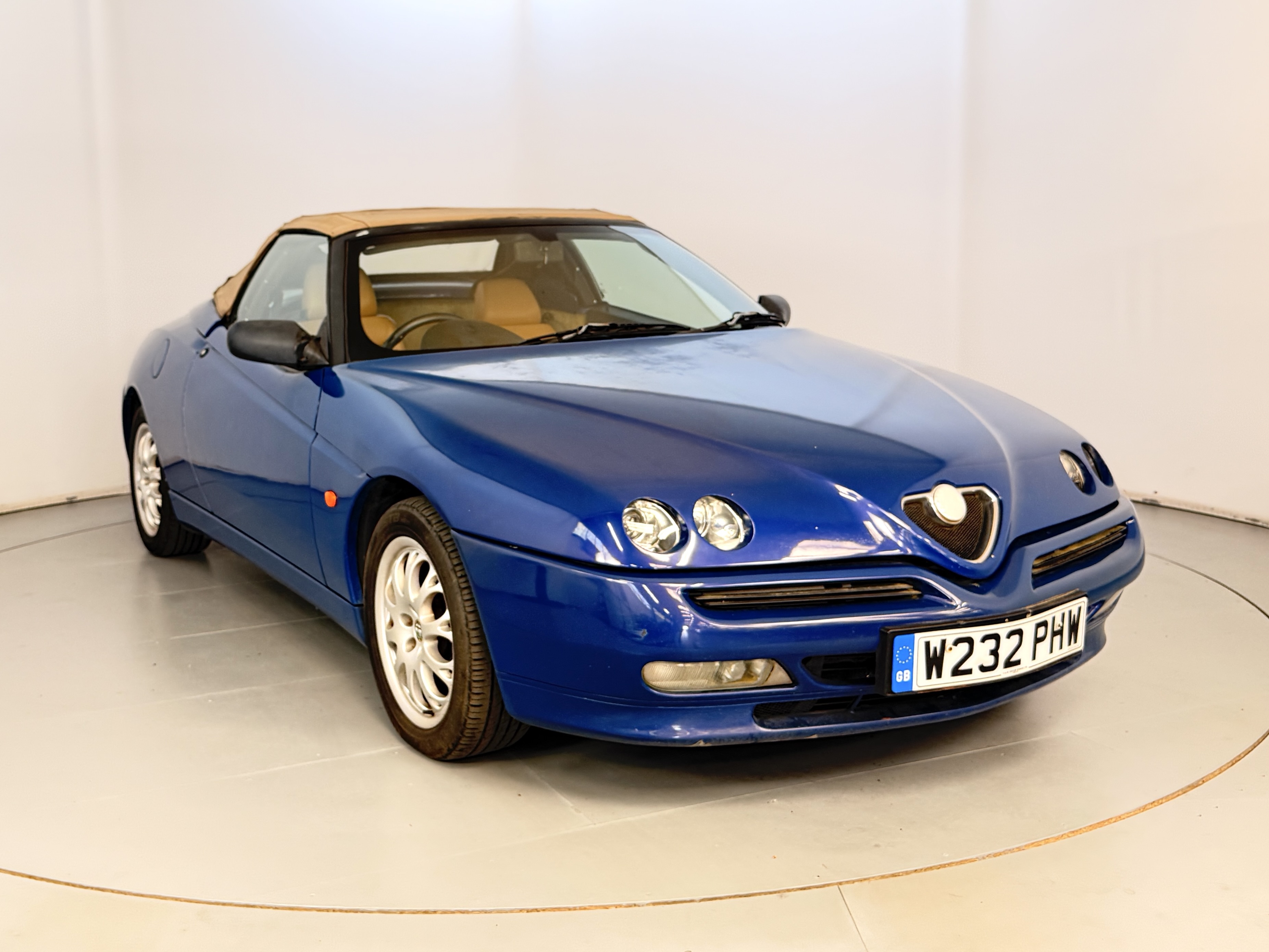 Lot 93 - 2000 Alfa Romeo Spider - NO RESERVE