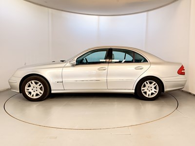Lot 154 - 2004 Mercedes-Benz E320